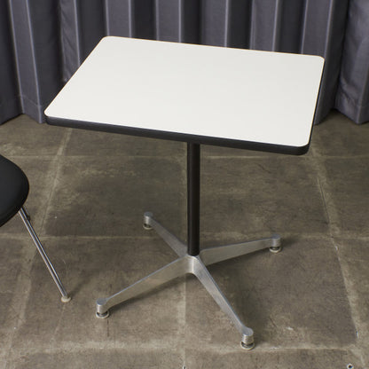 イームズ コントラクトベース テーブル