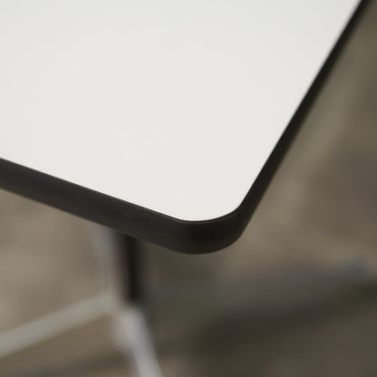 イームズ コントラクトベース テーブル