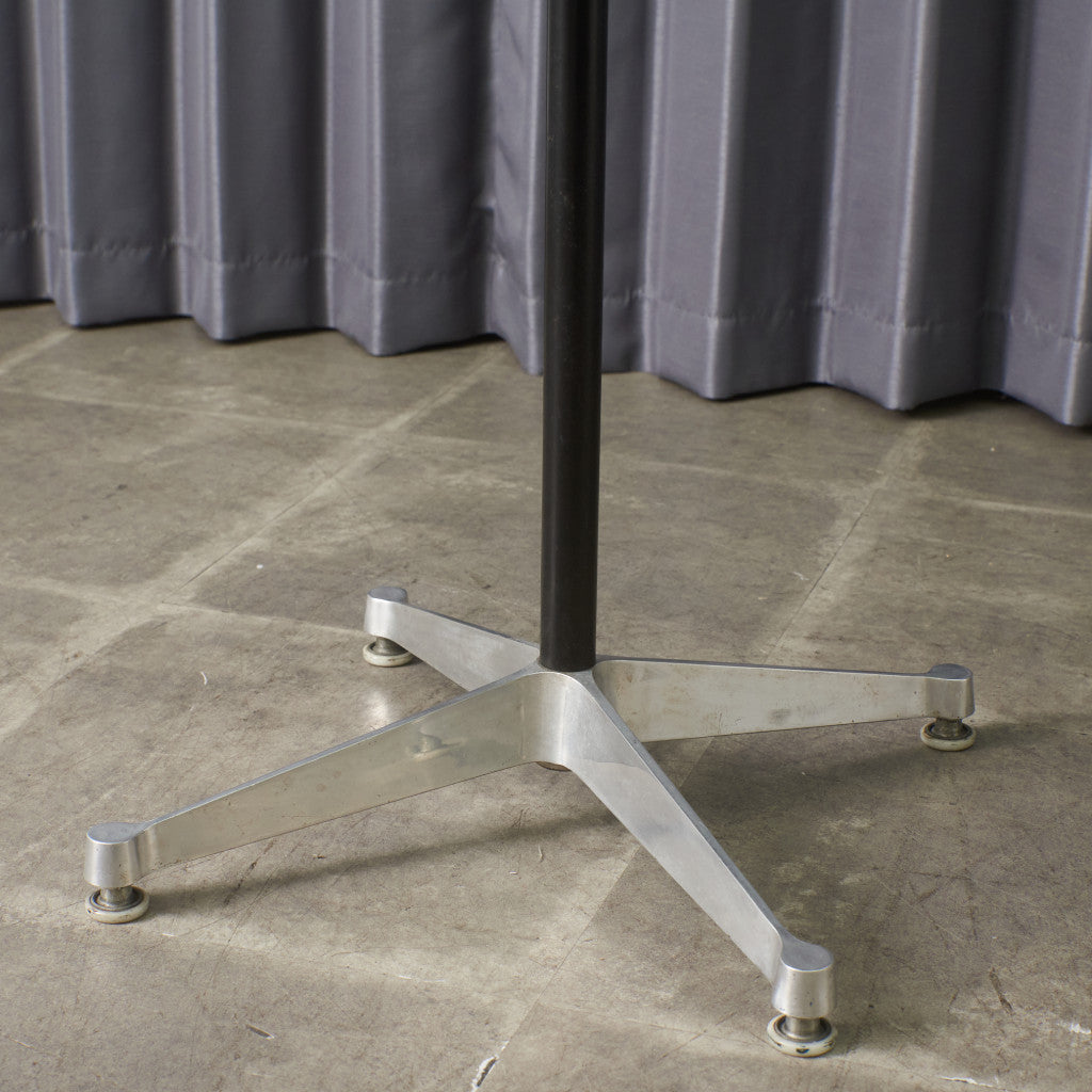 イームズ コントラクトベース テーブル