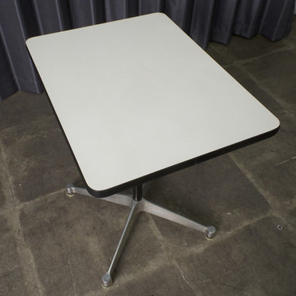 イームズ コントラクトベース テーブル