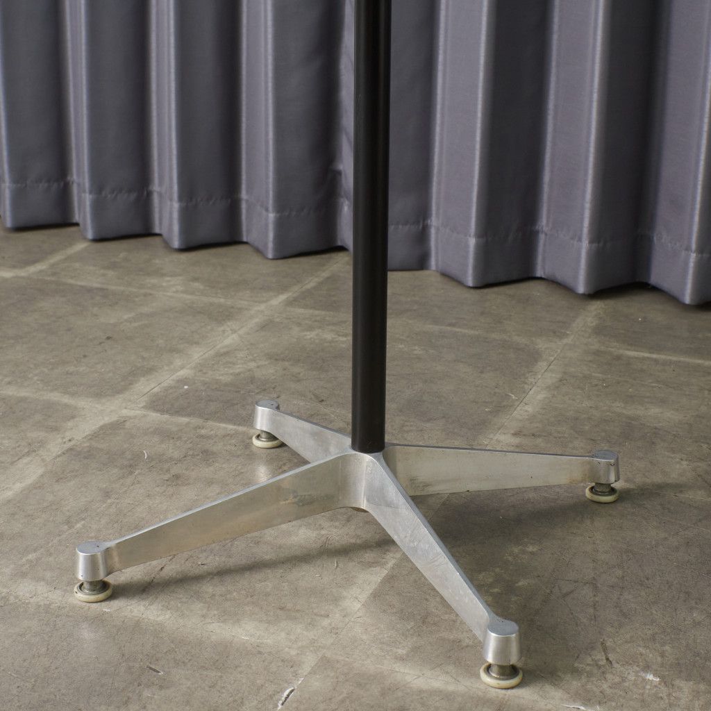 イームズ コントラクトベース テーブル