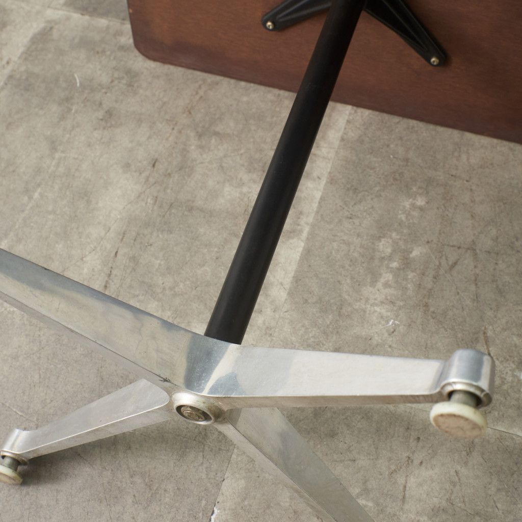 イームズ コントラクトベース テーブル