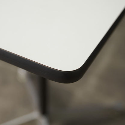 イームズ コントラクトベース テーブル