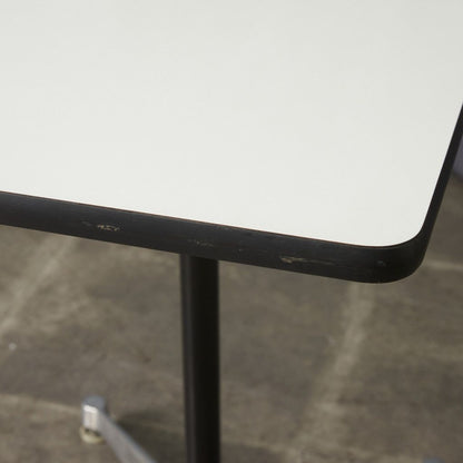 イームズ コントラクトベース テーブル