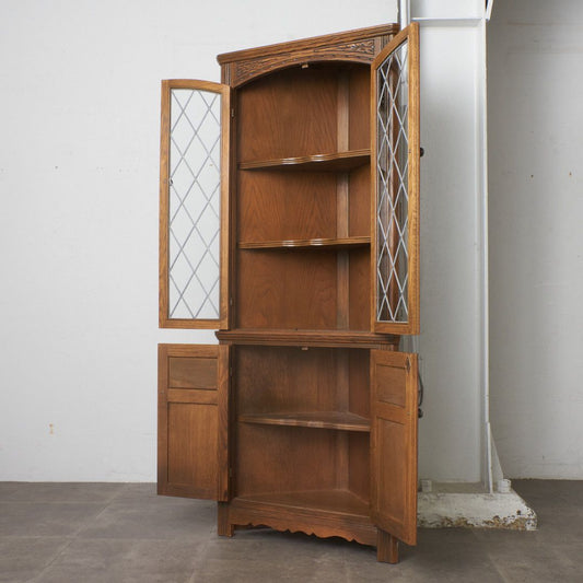 コーナーキャビネット