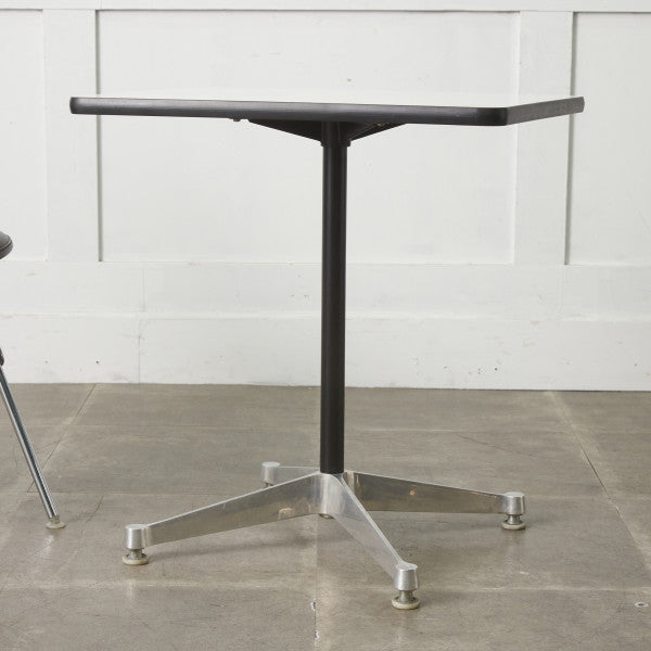 イームズ コントラクトベース テーブル