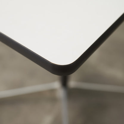 イームズ コントラクトベース テーブル