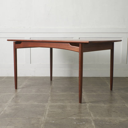 ブラジリア ダイニングテーブル