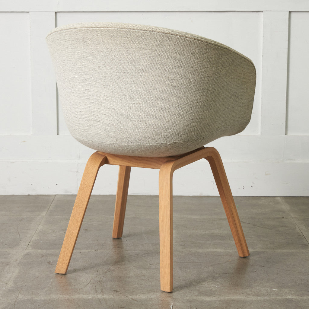 ABOUT A CHAIR アバウト ア チェア