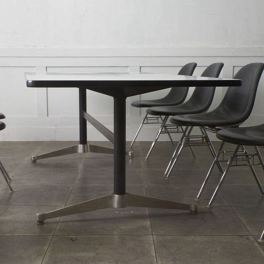 イームズ コントラクトベース ミーティングテーブル