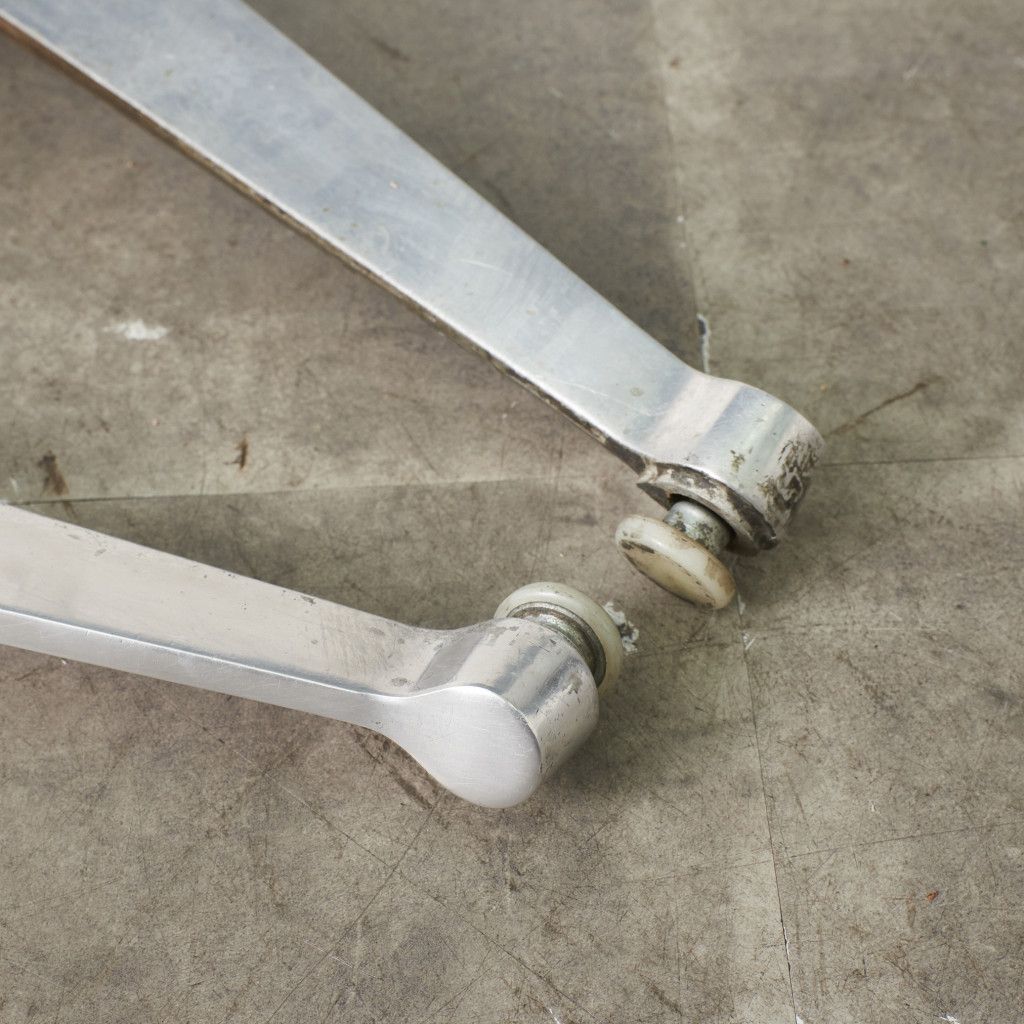 イームズ コントラクトベース ミーティングテーブル