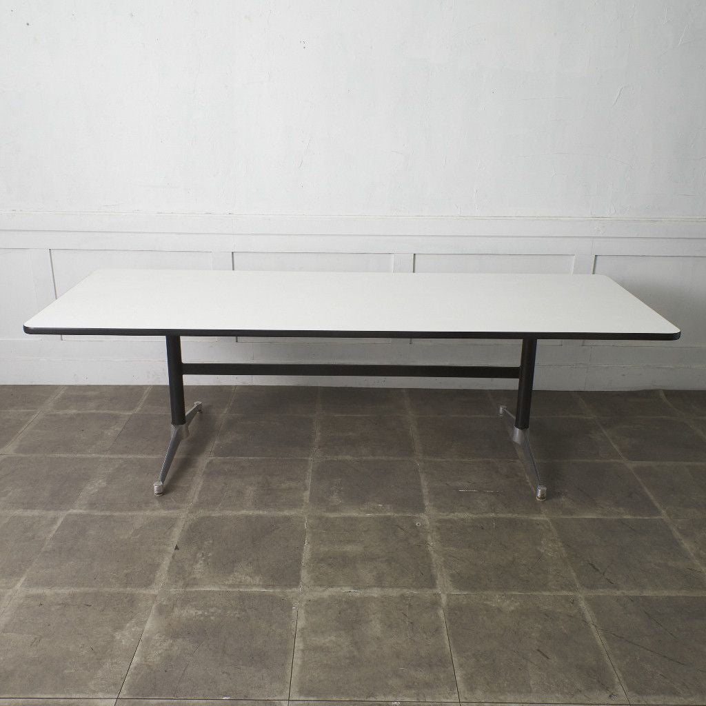 イームズ コントラクトベース ミーティングテーブル