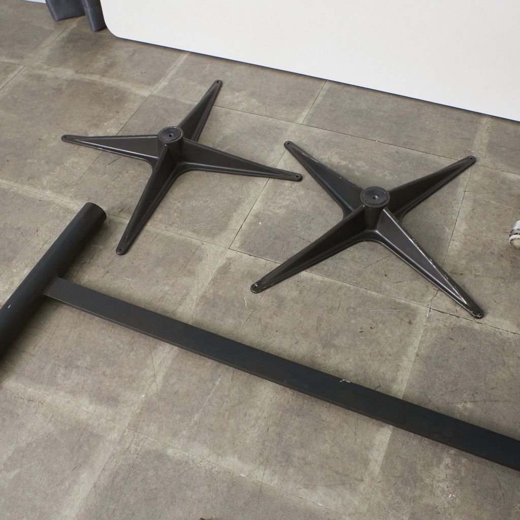 イームズ コントラクトベース ミーティングテーブル