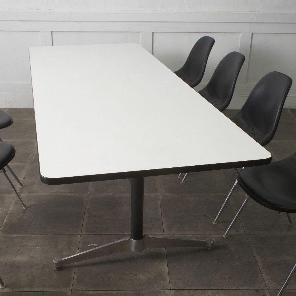 イームズ コントラクトベース ミーティングテーブル