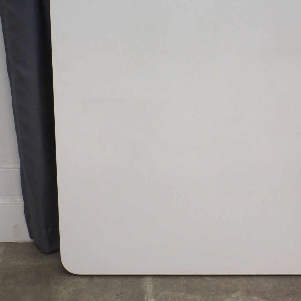 イームズ コントラクトベース ミーティングテーブル