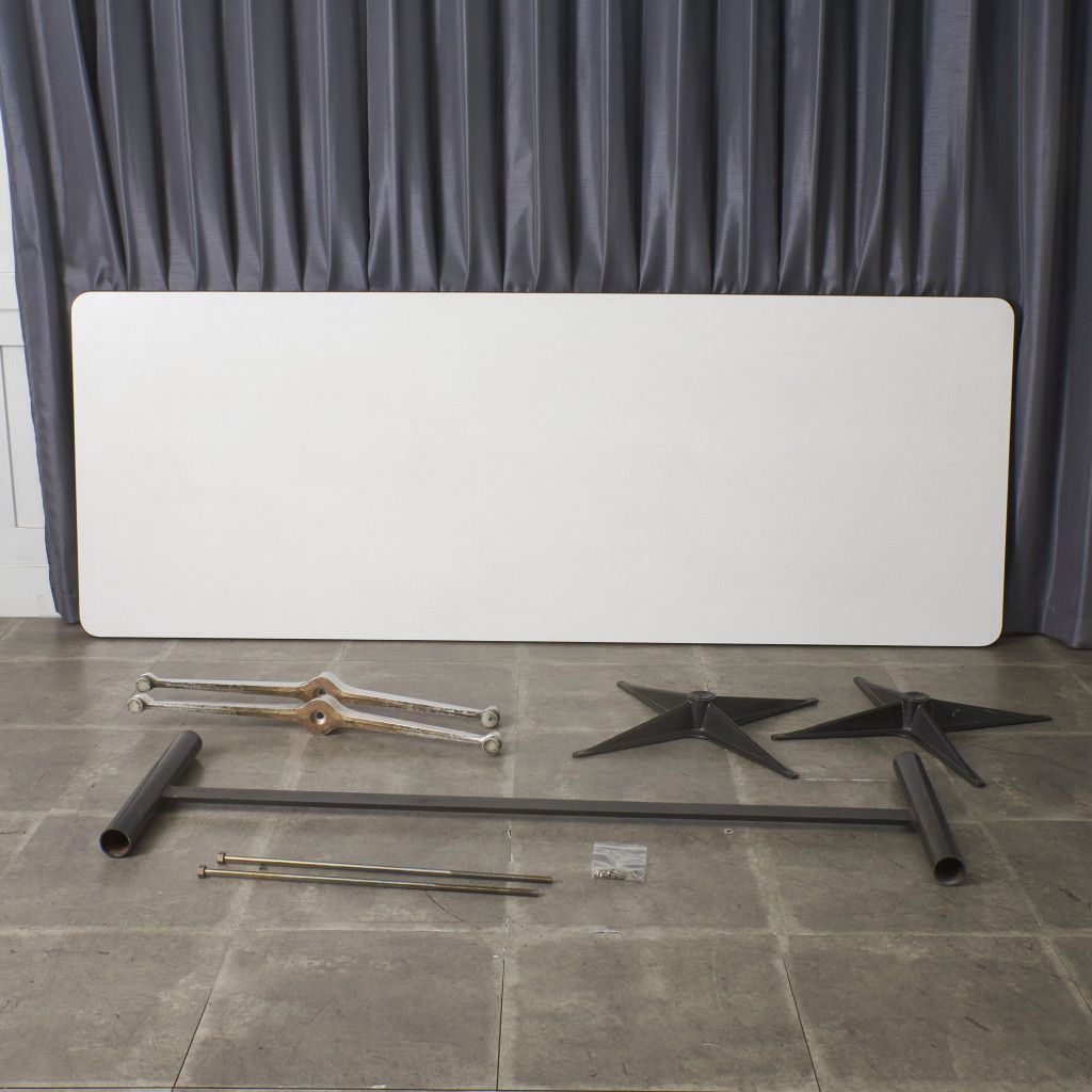 イームズ コントラクトベース ミーティングテーブル