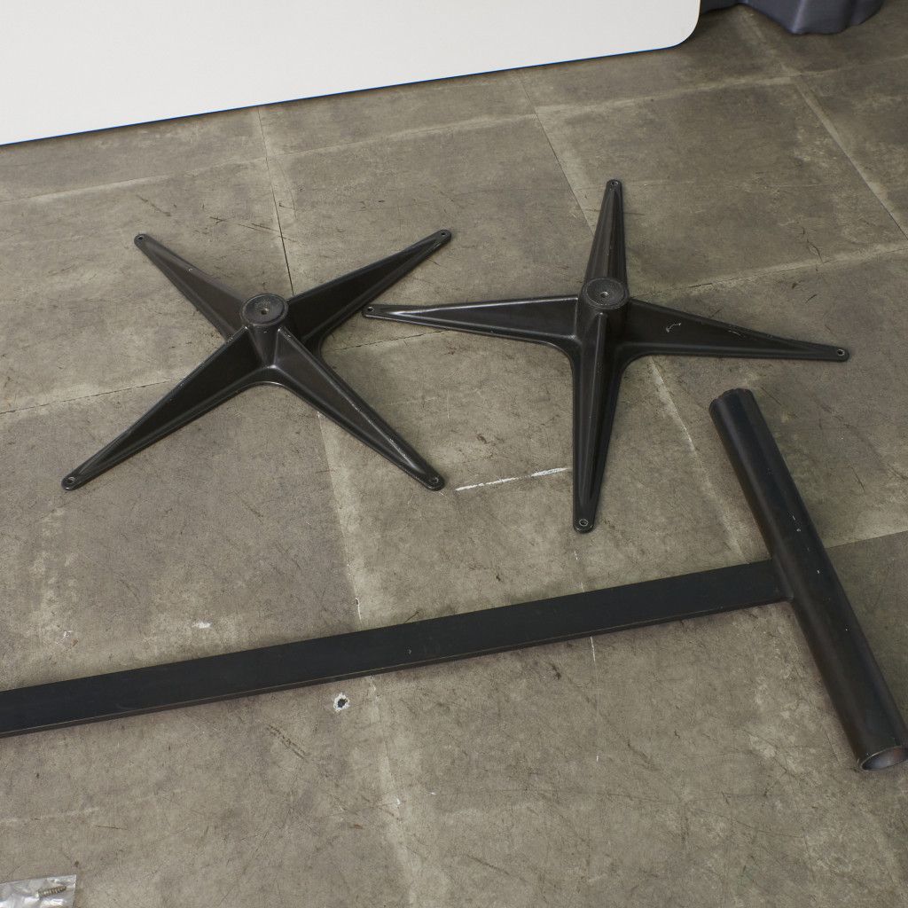 イームズ コントラクトベース ミーティングテーブル