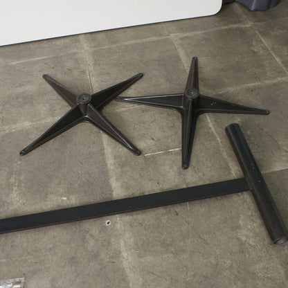 イームズ コントラクトベース ミーティングテーブル