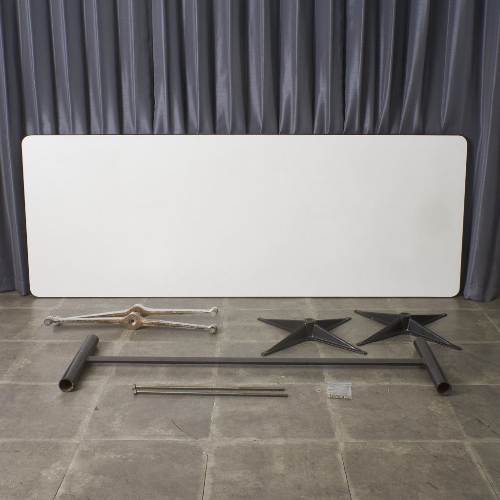 イームズ コントラクトベース ミーティングテーブル