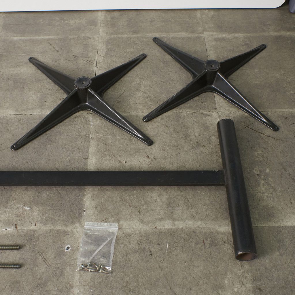 イームズ コントラクトベース ミーティングテーブル