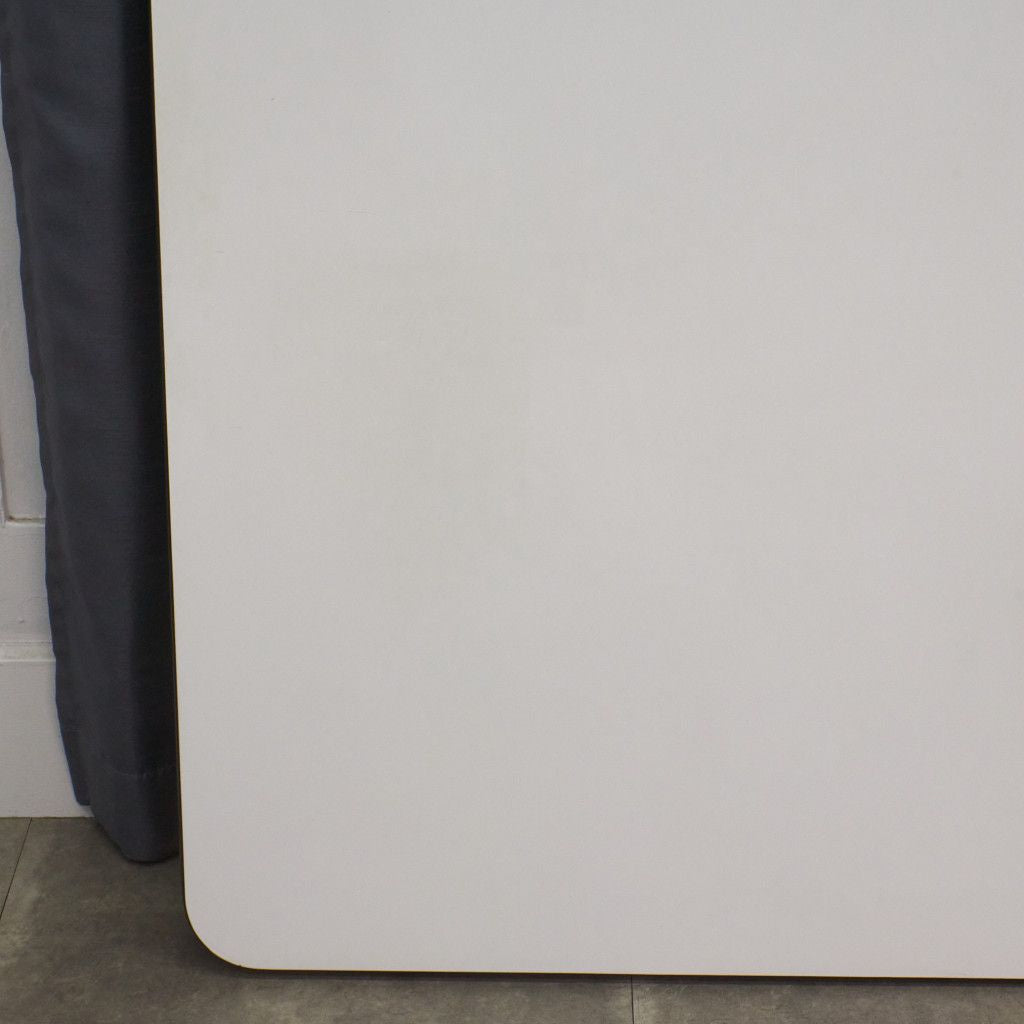 イームズ コントラクトベース ミーティングテーブル