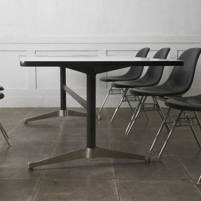 イームズ コントラクトベース ミーティングテーブル