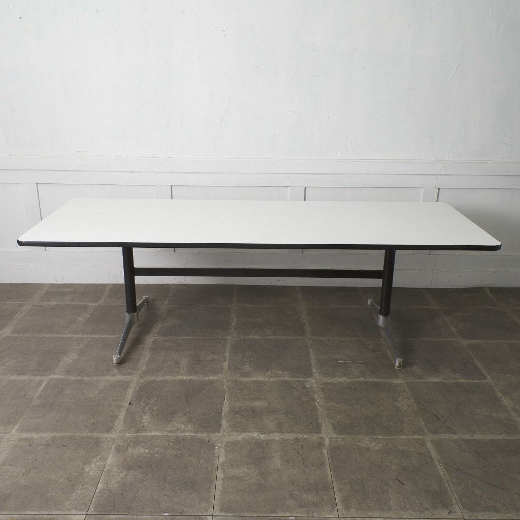 イームズ コントラクトベース ミーティングテーブル