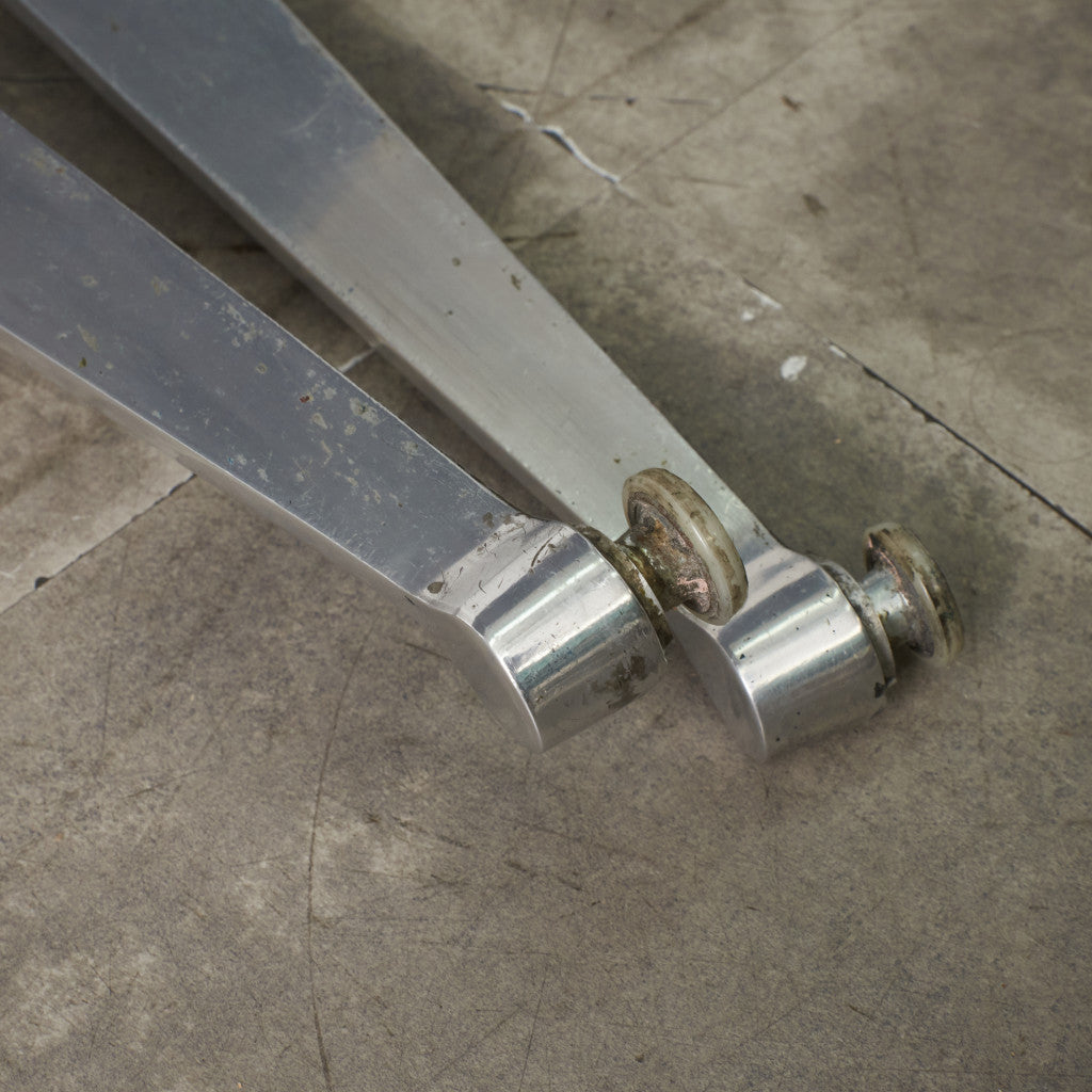 イームズ コントラクトベース ミーティングテーブル