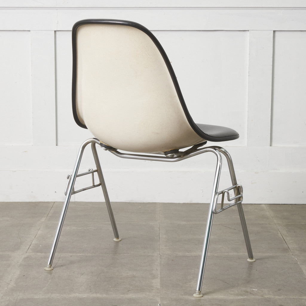 サイドシェルチェア スタッキングベース