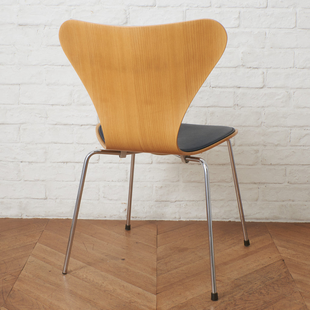 セブンチェア / フロントパディング