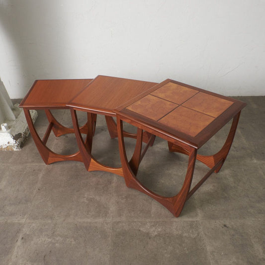 Astro セラミックタイルトップ ネストテーブル