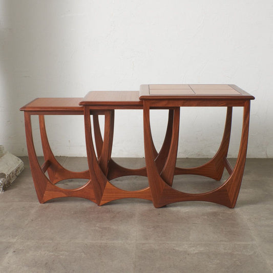 Astro セラミックタイルトップ ネストテーブル