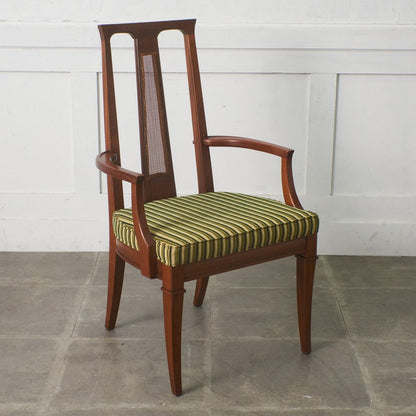 TRIUNE アームチェア