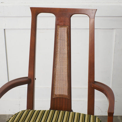 TRIUNE アームチェア