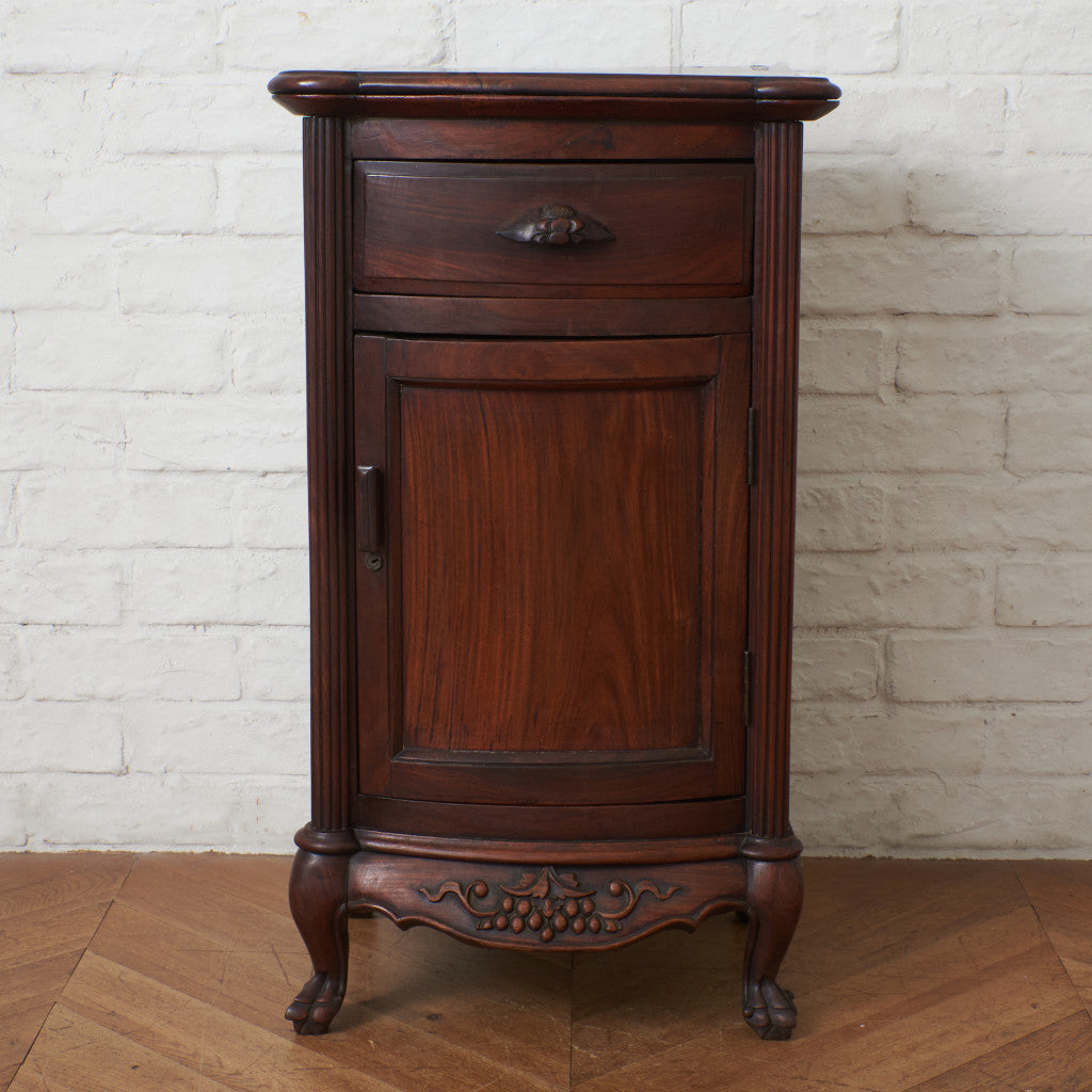 西洋クラシック ウォールナット材キャビネット