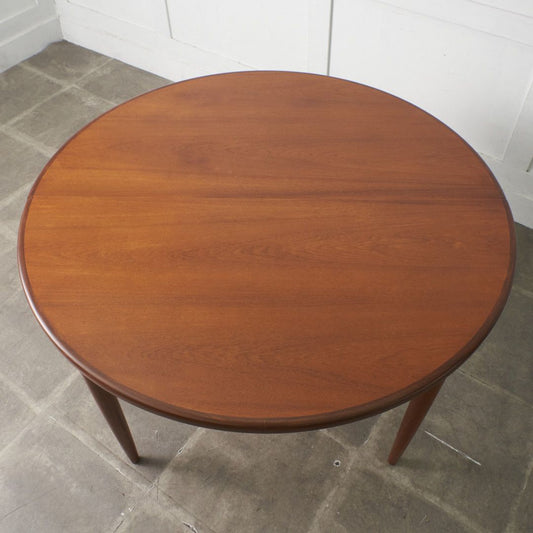 ラウンドダイニングテーブル