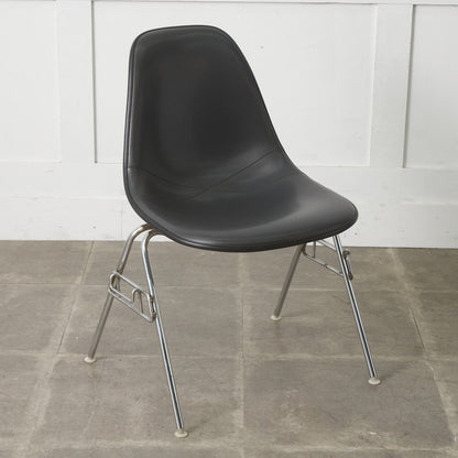 サイドシェルチェア スタッキングベース