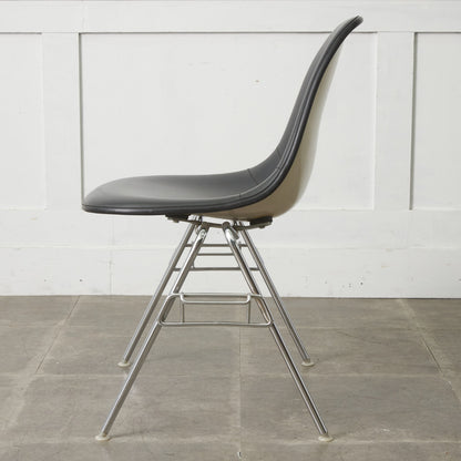 サイドシェルチェア スタッキングベース