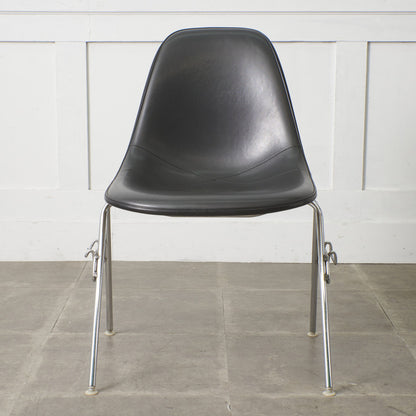 サイドシェルチェア スタッキングベース