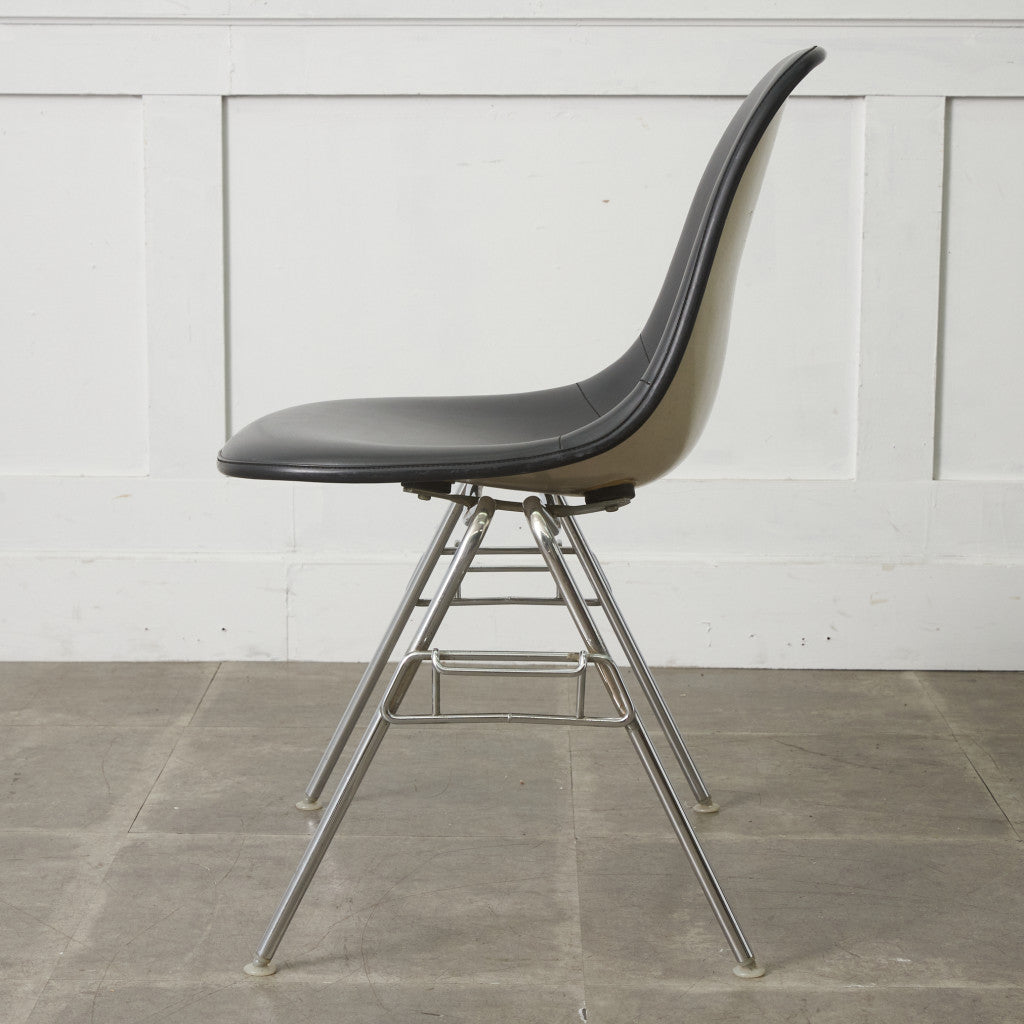 サイドシェルチェア スタッキングベース