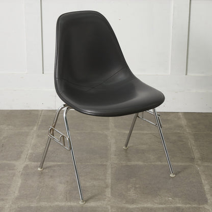 サイドシェルチェア スタッキングベース