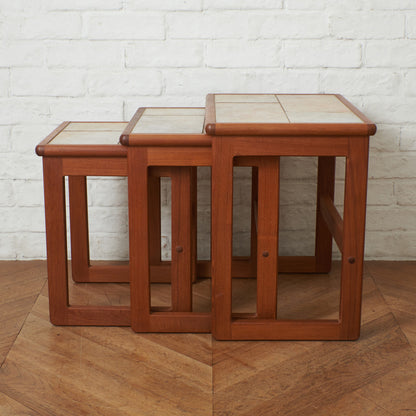 ヴィンテージ タイルトップ ネストテーブル