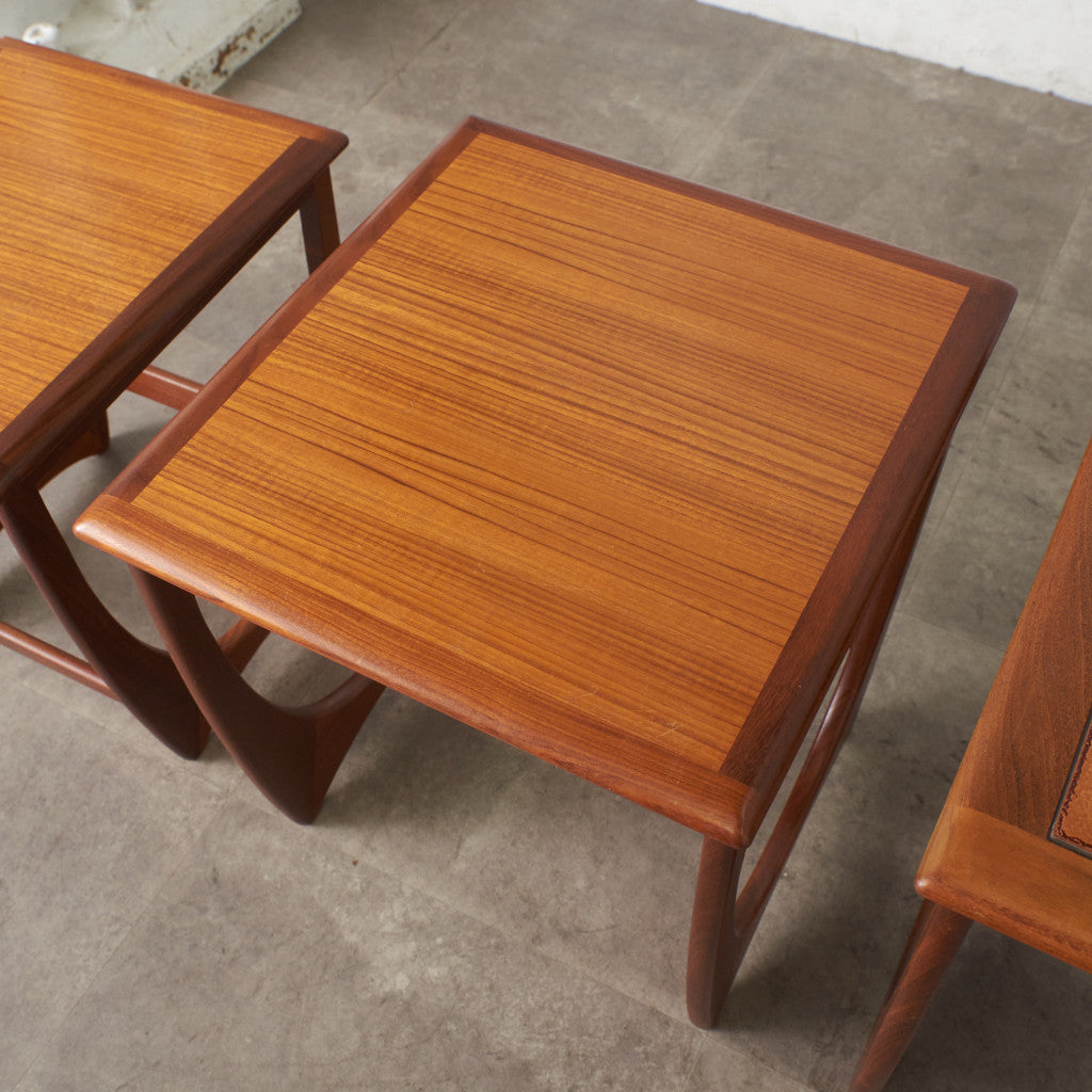 Astro セラミックタイルトップ ネストテーブル