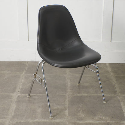 サイドシェルチェア スタッキングベース