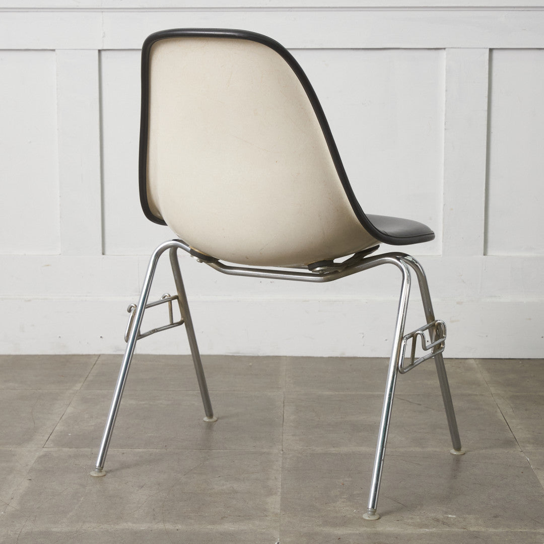 サイドシェルチェア スタッキングベース