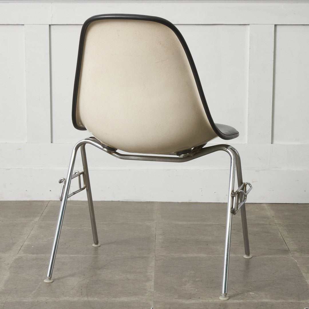 サイドシェルチェア スタッキングベース