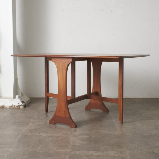 Fresco ドロップリーフゲートレッグテーブル