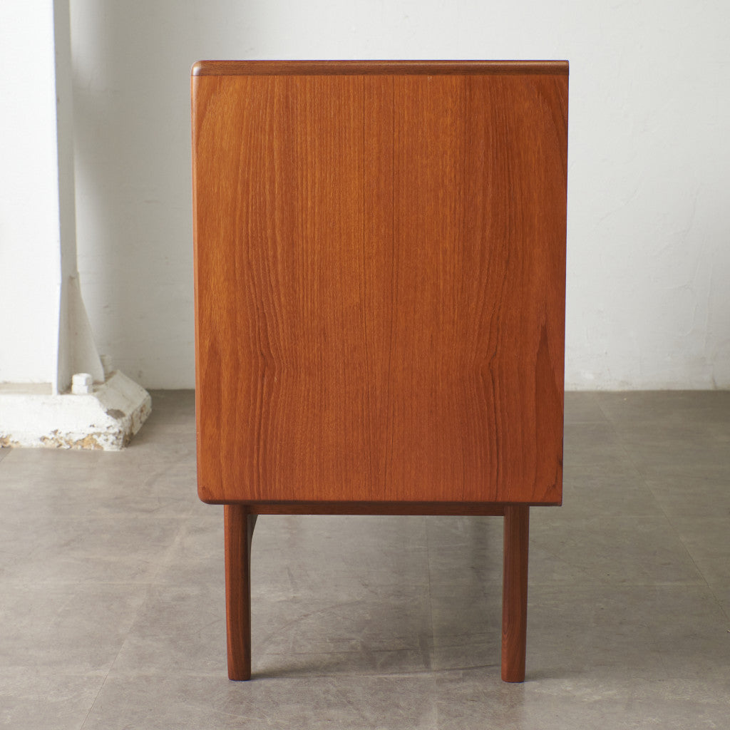 Fresco 脚付きサイドボード (4072)