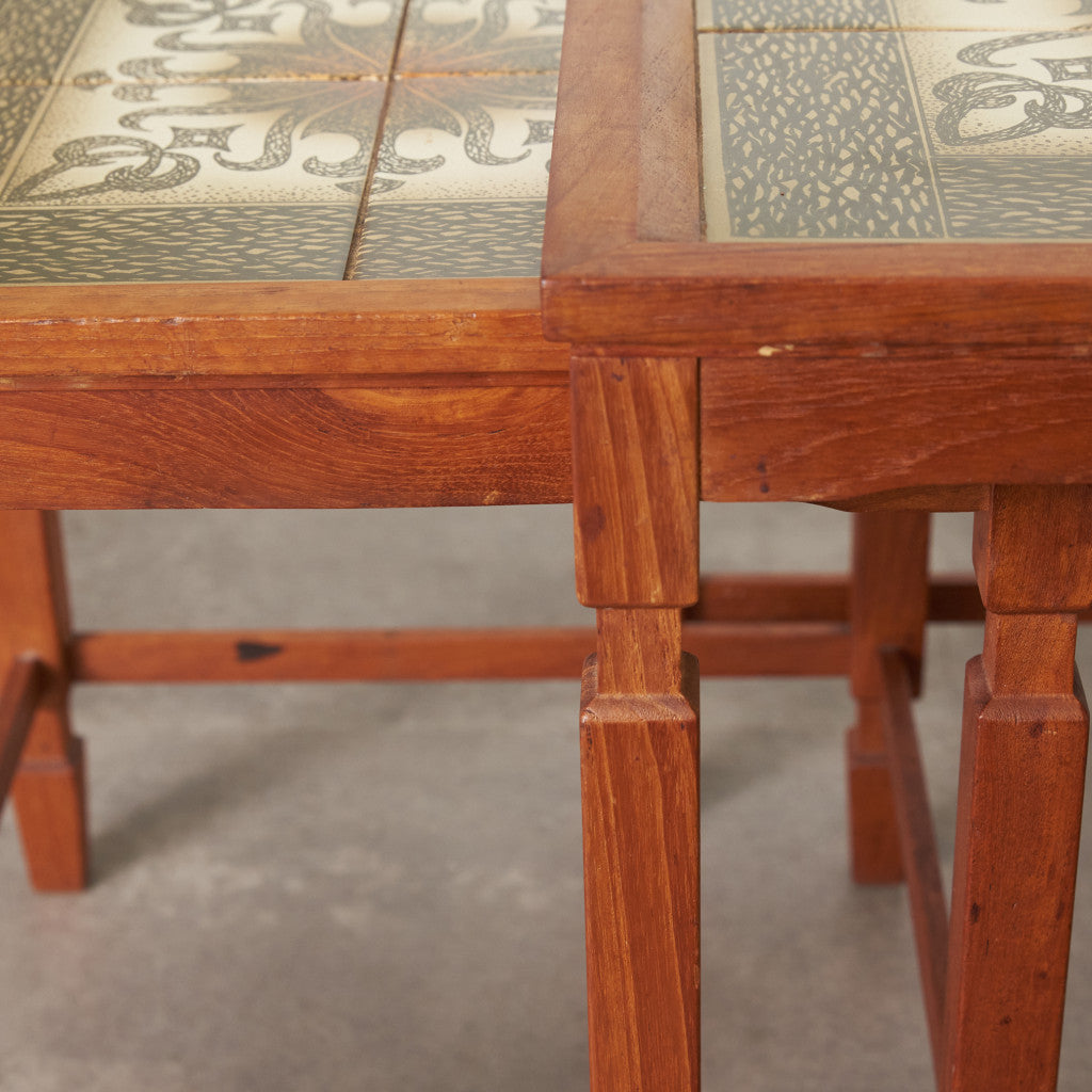 英国ヴィンテージ タイルトップ ネストコーヒーテーブル