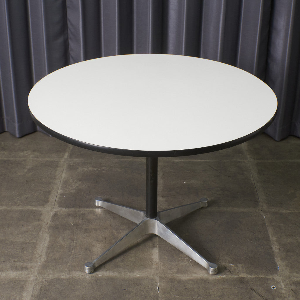 イームズ コントラクトベース ラウンドテーブル｜ハーマンミラー